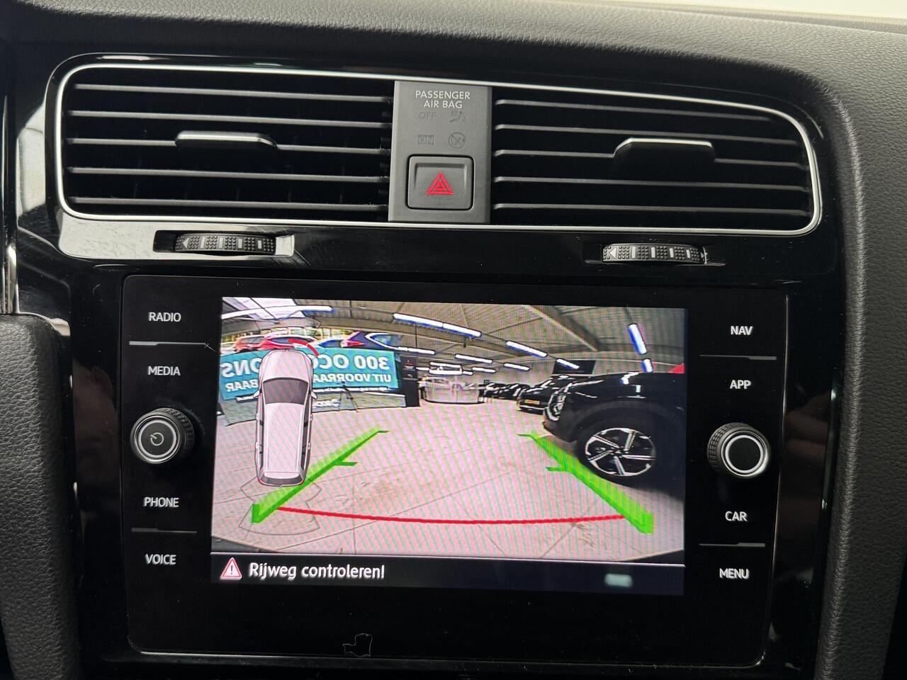 Volkswagen GOLF Variant 1.5 TSI Highline Business R | Navigatie | Camera | Cruise control adaptief | R-line