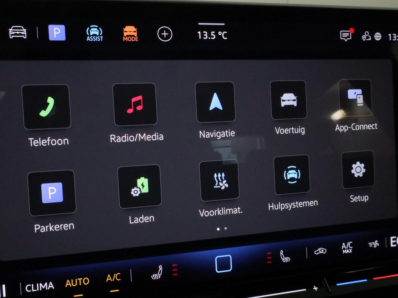 Volkswagen GOLF 1.5 eHybrid 50 Edition 204 pk Automaat (DSG) | Verlengde garantie | Navigatie | Parkeersensoren | Achteruitrijcamera | Stoelverwarming | Adaptieve cruise control |