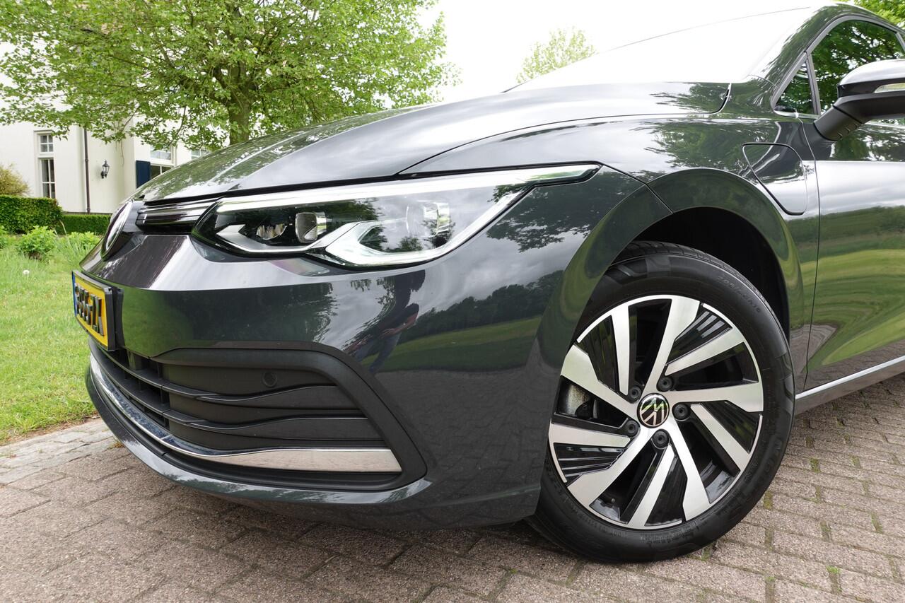 Volkswagen GOLF 1.4 eHybrid Style | Massage stoelen | LED | Adaptive cruise control | Stuur verwarming | Elektrische stoelen met geheugen |