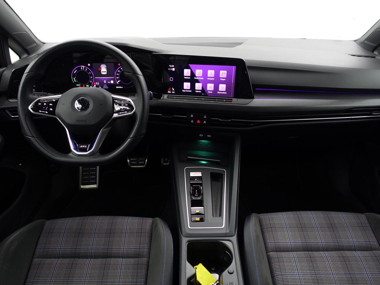 Volkswagen GOLF 1.4 eHybrid GTE Clubsport Aut- Xenon Led Matrix, Carplay, Stuur/Stoelverwarming, Ada Cruise, Sfeerverlichting