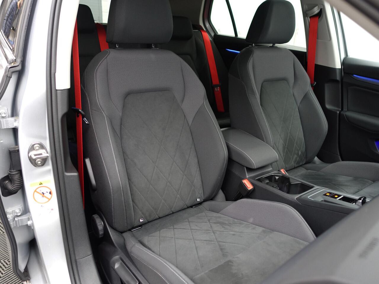 Volkswagen GOLF 1.5 eTSI R Line Aut- NAP 10dkm, Panoramadak, Sfeerverlichting, Camera, Ergo Active, Stoelmassage