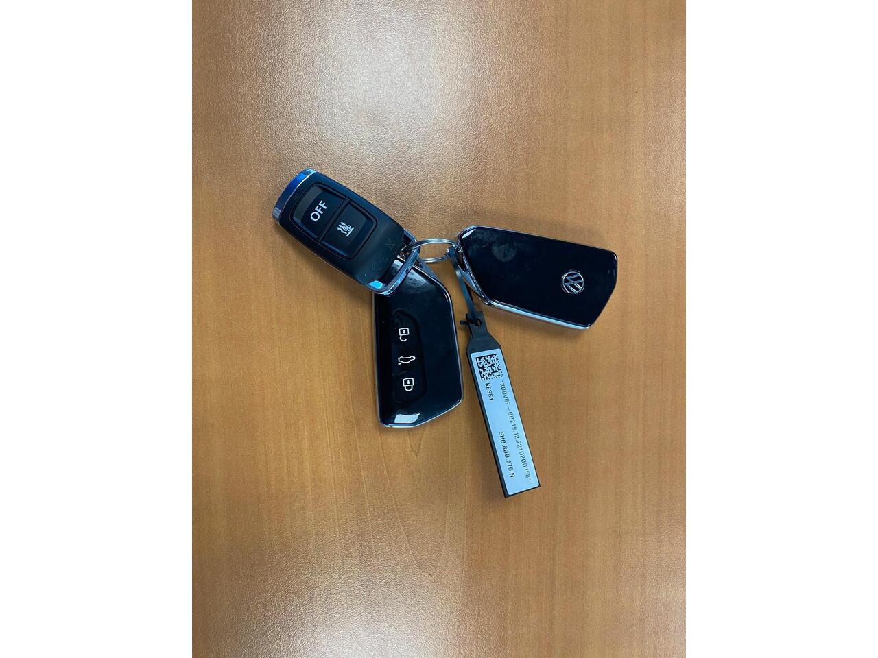 Volkswagen GOLF 1.5 eTSI Active Camera Trekhaak Apple Carplay Standkachel Headup 17inch Navigatie