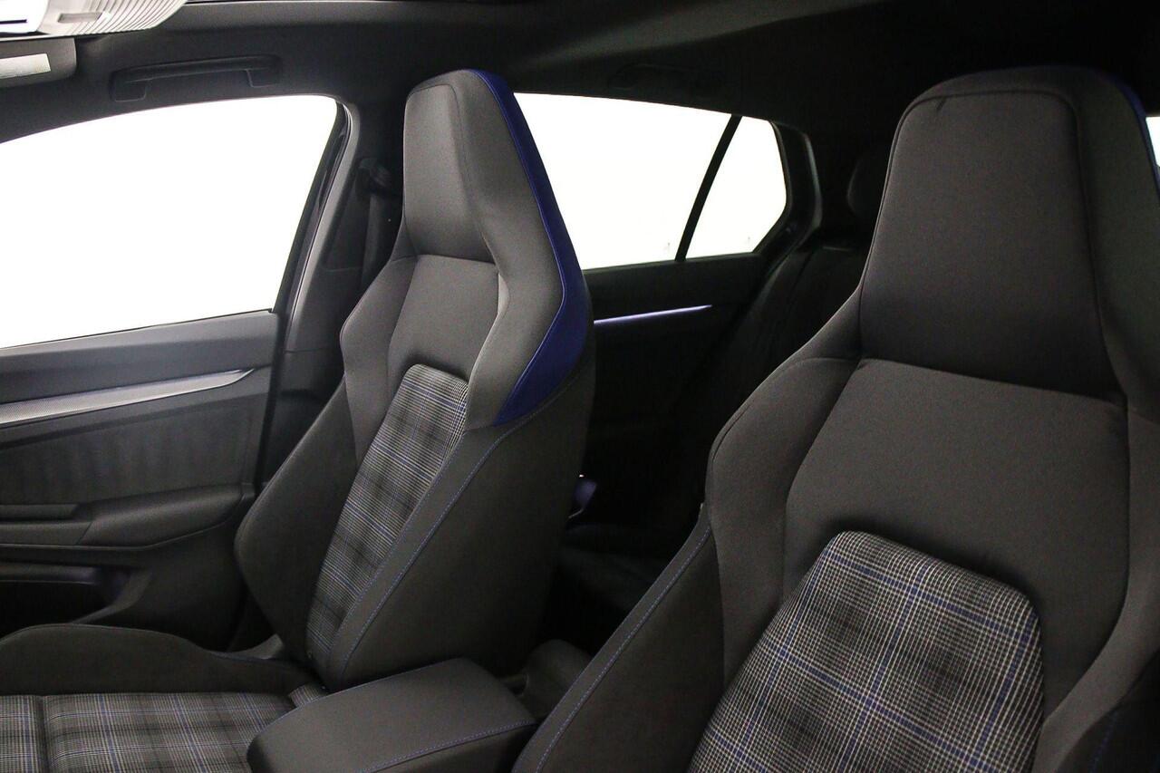 Volkswagen GOLF GTE 1.5 TSI eHybrid 272pk DSG Automaat Panoramadak, Head up display, Adaptive cruise control, LED matrix koplampen, Achteruitrijcamera, Navigatie