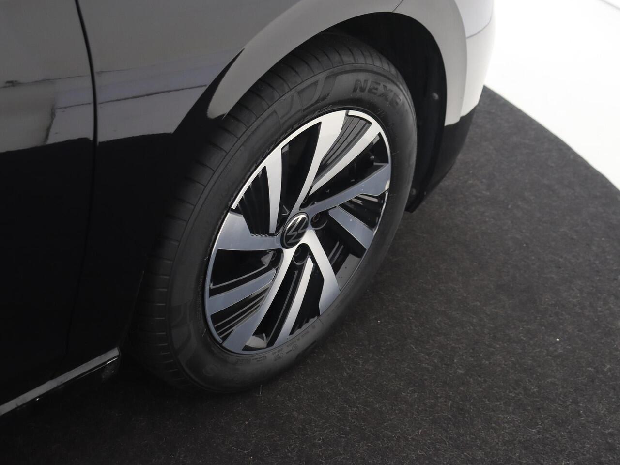 Volkswagen GOLF 1.4 eHybrid Style | SoH 89% | Standkachel | Stoel- en stuurwielverwarming | Navigatie | Adaptieve cruise control | Elektrisch verstelbare bestuurdersstoel met geheugen | CarPlay | Achterbank verwarmd |