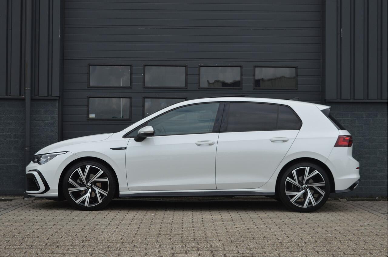Volkswagen GOLF 1.5 eTSI R-Line | PANO | ACC | CARPLAY | SFEERVERLICHTING |
