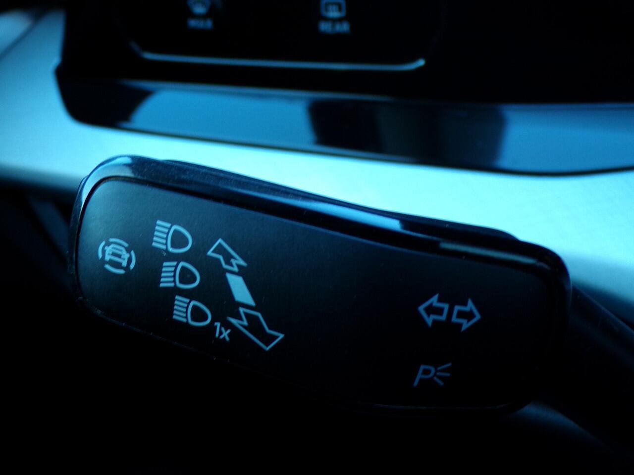 Volkswagen GOLF 1.5 TSI Life Business Full LED / ErgoActive / Carplay + Android Auto / Virtual Cockpit / 18' Sportwielen