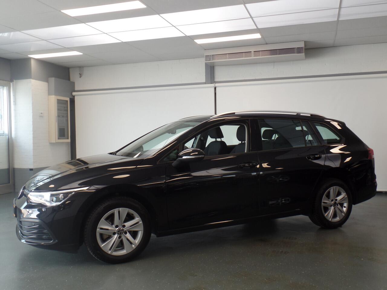 Volkswagen GOLF Variant 1.0 eTSI Life Business Automaat, Navigatie, Clima controle, Cruise controle, Alcantara bekleding, Stuurverwarming, Stoelverwarming, Massage stoel, Xenon, Elek ramen, Pdc V/A, Lm velgen 16'', Zeer compleet, Neder Bovag afleverpakket 695,-