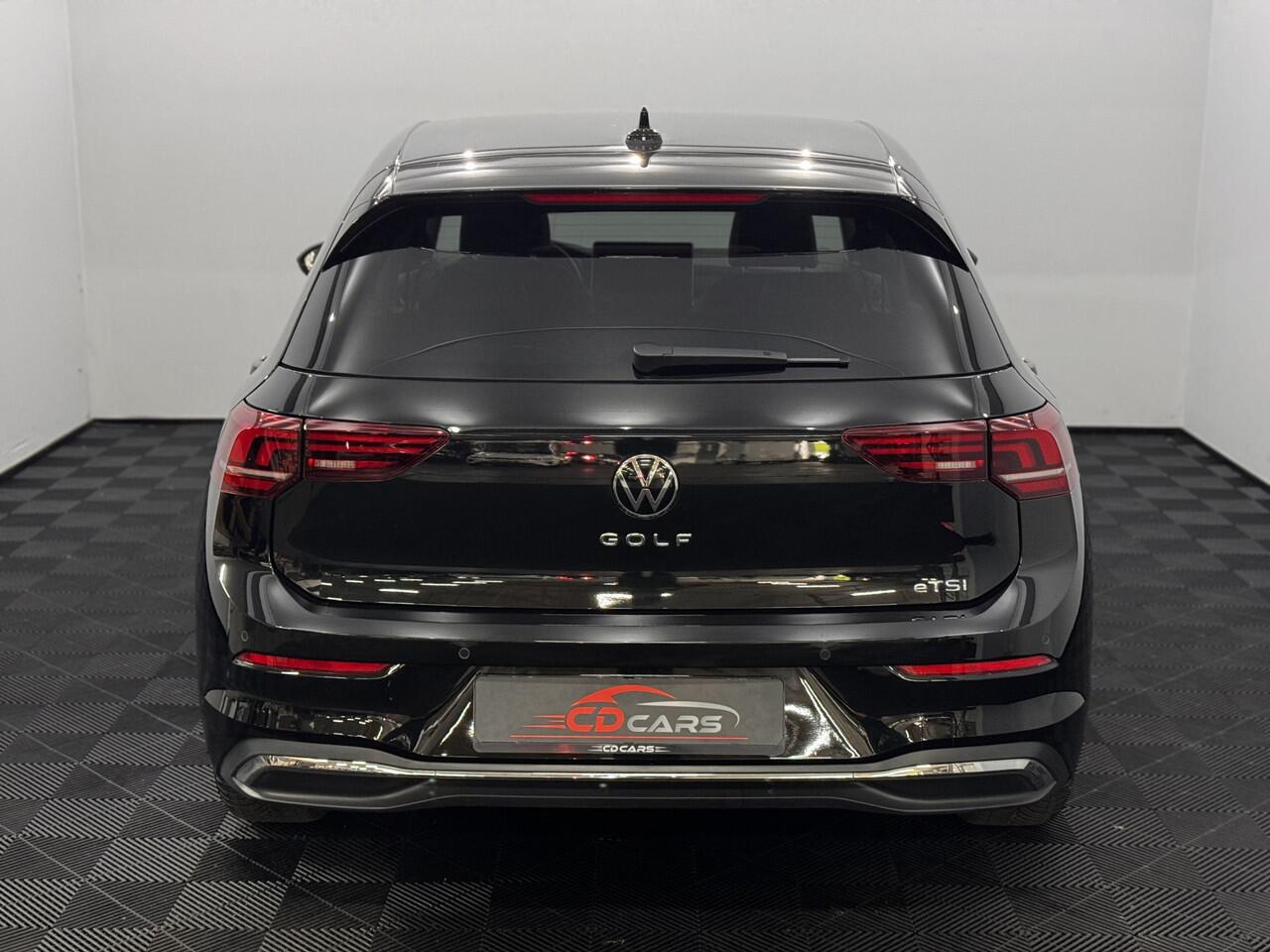 Volkswagen GOLF 8.5 1.5 TSI GOAL Edition Half leder, Camera, Navi, Winterpakket, Virtual desk, Sfeerverlichting, Keyless start, Cruise control