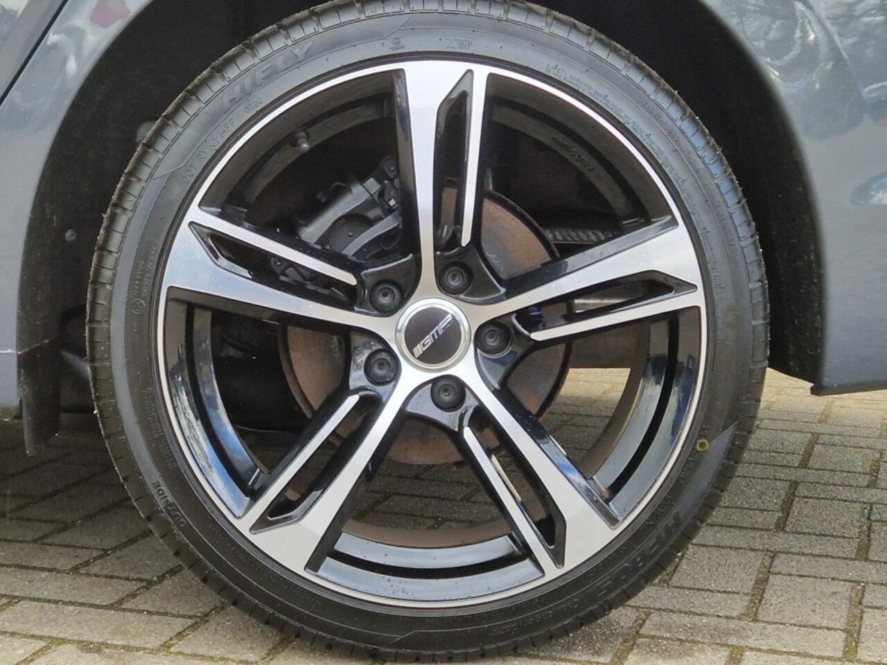 Volkswagen GOLF 1.5 TSI LIFE Bus. Autom. Navi+ Climate DAB Apple Car Trekhaak hydr.