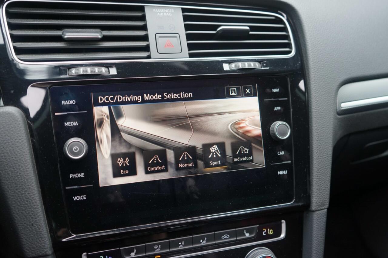 Volkswagen GOLF 2.0 TSI GTI TCR Nardo/Pano/DCC/Bull-X/HG/KW