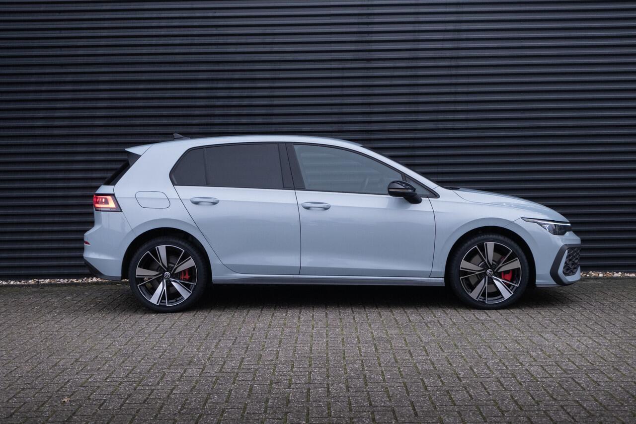 Volkswagen GOLF 8.5 1.5 eHybrid GTE / IQ Light / 3 zone airco / Apple Carplay / Ice Blue Metallic / ACC Cruise Control