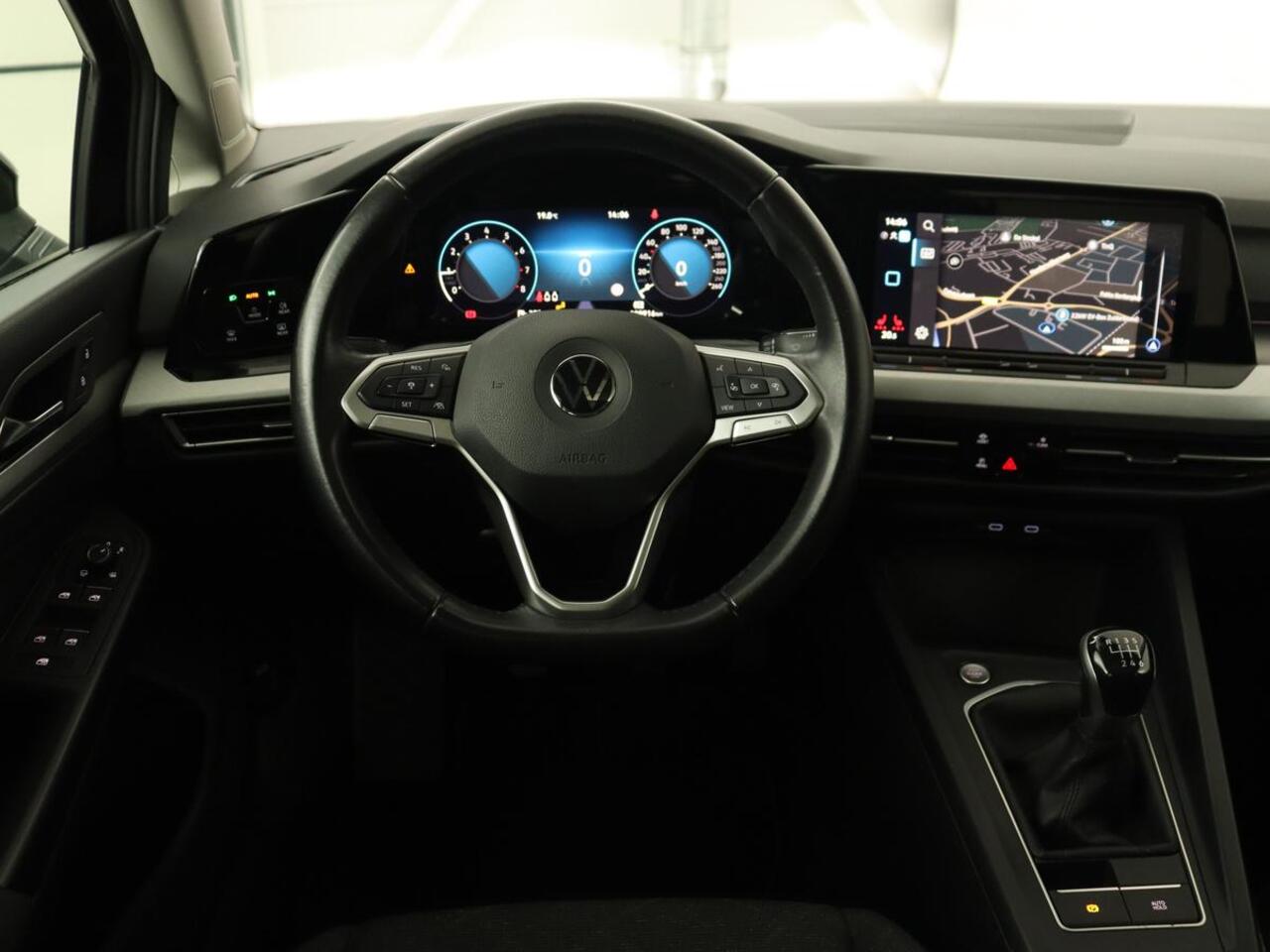 Volkswagen GOLF 1.5 TSI Life Bns | Panoramadak | Adaptive Cruise | Stoelverwarming | Camera | Navigatie | Carplay | Sfeerverlichting