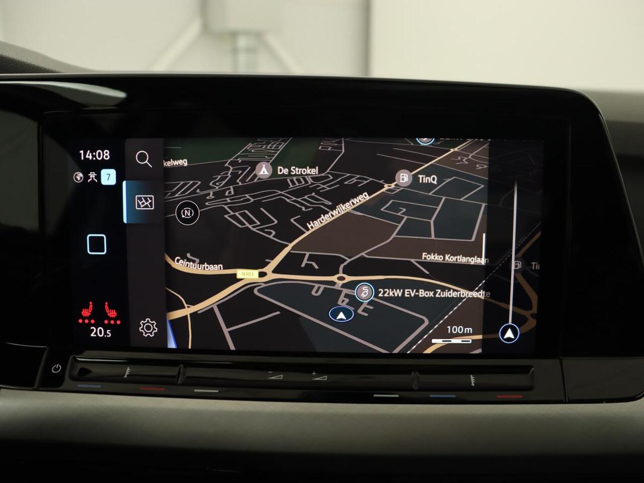 Volkswagen GOLF 1.5 TSI Life Bns | Panoramadak | Adaptive Cruise | Stoelverwarming | Camera | Navigatie | Carplay | Sfeerverlichting