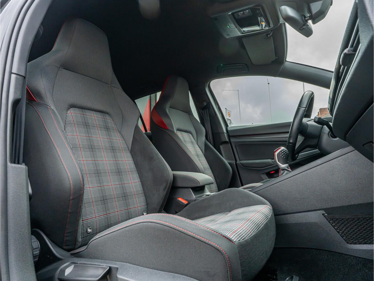 Volkswagen GOLF 2.0 TSI GTI UNIEK HANDBAK!! IQ LIGHT CAMERA 18 INCH APPLE CARPLAY