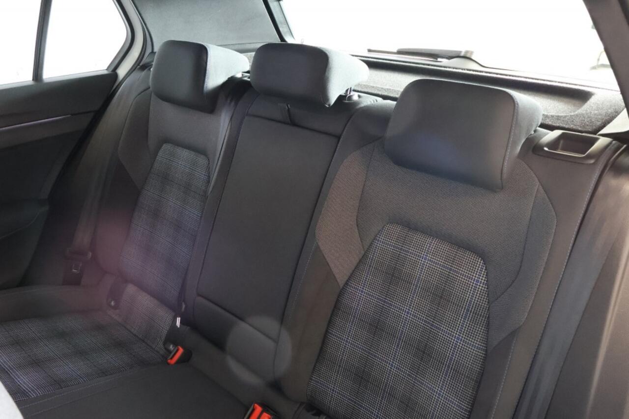 Volkswagen GOLF 1.4 eHybrid GTE 245PK - LED - 18 inch R-Line velgen - Winter pakket