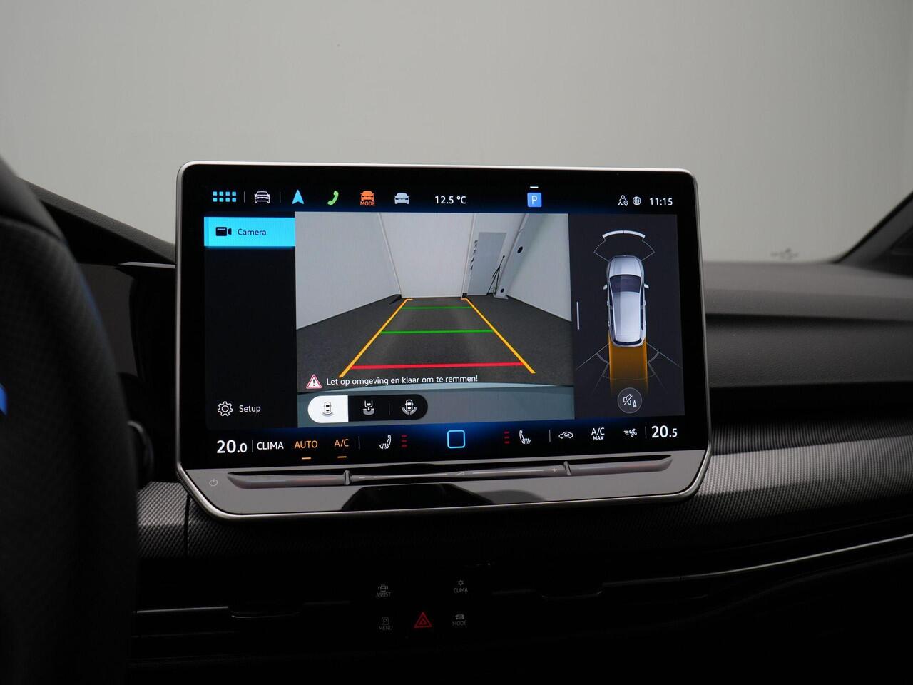 Volkswagen GOLF 1.5 eHybrid 272 pk DSG GTE | Trekhaak | Adaptief onderstel | Head-up display | Stuur-/stoelverwarming