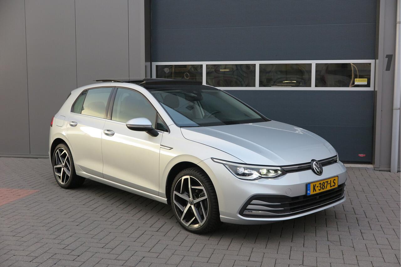 Volkswagen GOLF 1.5 eTSI 150pk DSG 1st Edition ,. Pano, Virtual cockpit, LED verl. Electr. bestuurdersstoel met massage , Navigatie , DAB+ Carplay, Stoelverw etc.