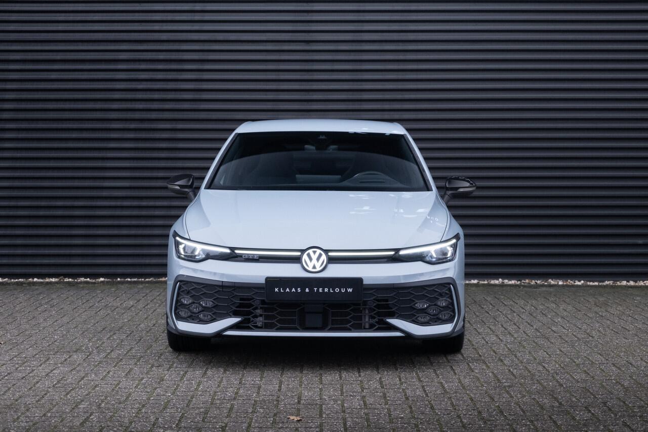 Volkswagen GOLF 8.5 1.5 eHybrid GTE / IQ Light / 3 zone airco / Apple Carplay / Ice Blue Metallic / ACC Cruise Control