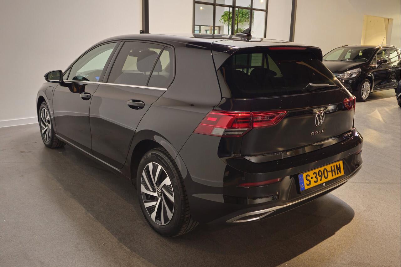 Volkswagen GOLF 1.4 eHybrid Style - Stoel/Stuurverwarming - Massagefunctie - Adaptive Cruise - Apple Carplay/Android auto Geheugenfunctie stoel/spiegels - Virtual Cockpit