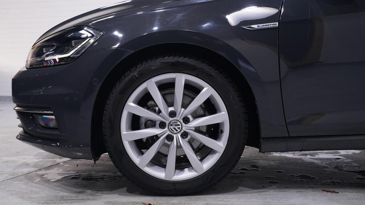 Volkswagen GOLF Variant 1.5 TSI Highline NAP Panodak Camera Sportstoelen Afneembare trekhaak 1400 kg PDC v+a Led koplampen