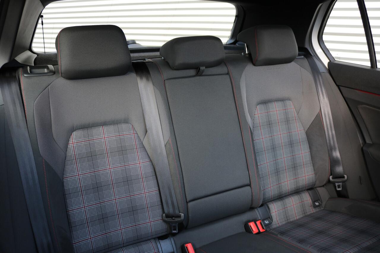 Volkswagen GOLF 2.0 TSI GTI DSG (Panoramadak Carplay ACC Camera Keyless IQ-Light 19InchLMV Pdc V+A PrivacyGlass)