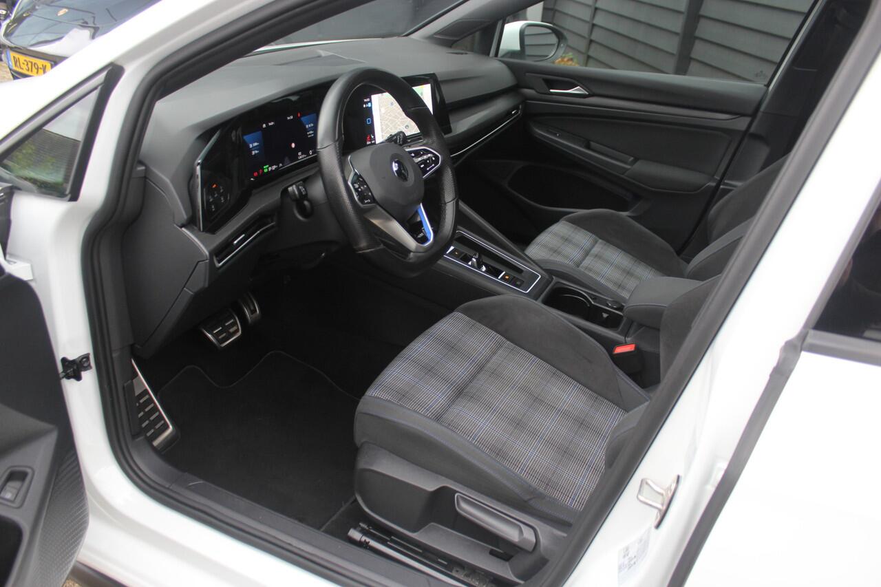 Volkswagen GOLF 1.4 eHybrid GTE - CARPLAY - PANODAK - 18 INCH - FULL LED - VIRT. COCKPIT -