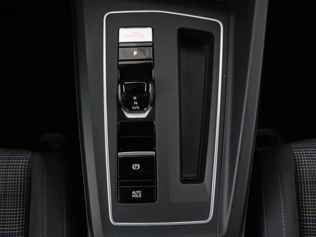 Volkswagen GOLF 1.4 eHybrid GTE | Panoramadak | Camera | Carplay | Navigatie | Adaptive cruise | Sportstoelen | Sfeerverlichting | PHEV | Plug In