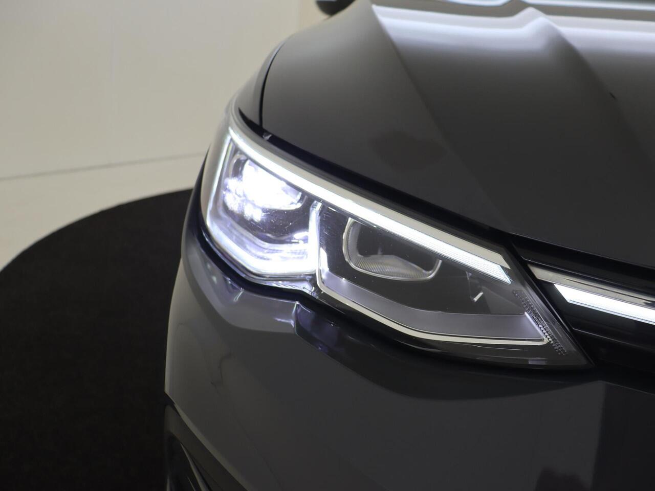 Volkswagen GOLF 1.4 eHybrid | Panoramadak | Trekhaak | Achteruitrijcamera | Stoel- en stuurwielverwarming | Keyless | Adaptieve cruise control | Navigatie |