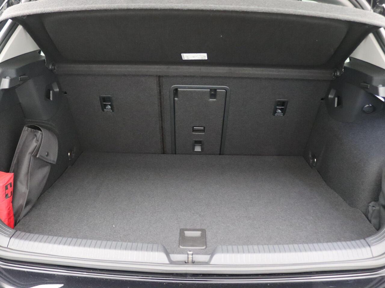 Volkswagen GOLF 1.4 eHybrid Style 204PK DSG achteruitrijcamera, elek. verstelbare voorstoel, side assist, panorama-dak, , voorstoel met massagefunctie, stuur-stoelverwarming, 17" lichtmetaal, navigatie