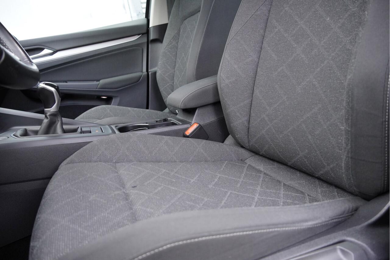 Volkswagen GOLF 1.0 TSI Life BJ2021 Lmv 16" | Led V+A | Pdc | Navi | App-Connect | Dashboard verlichting | Virtual cockpit | Climate control | Cruise control | Getint glas