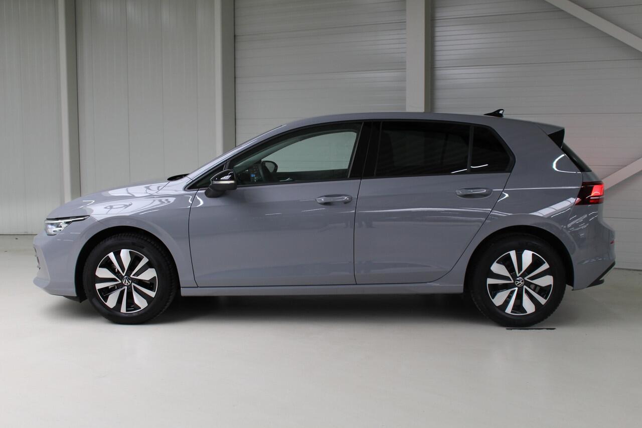 Volkswagen GOLF 1.5 TSI Goal Navigatie | Trekhaak | Dodehoekassistentie | 16" Velgen Zürich