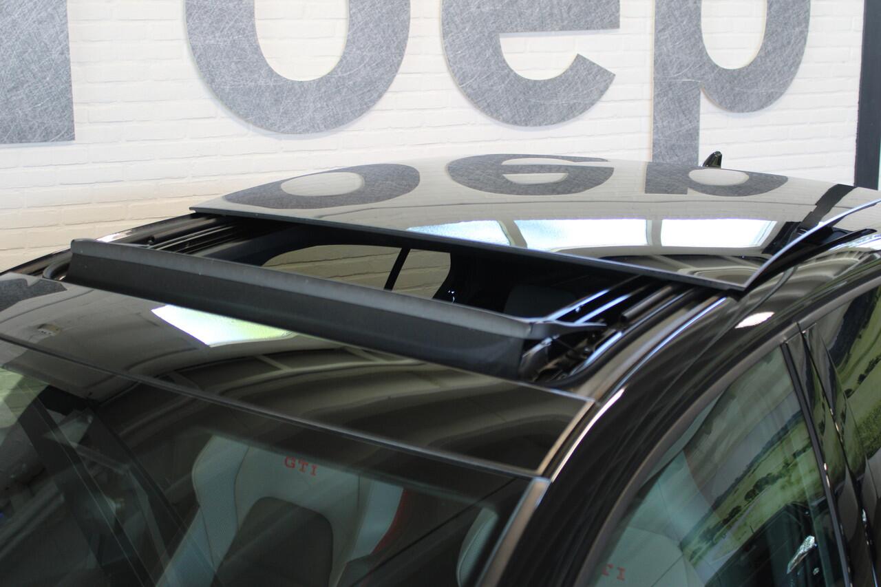 Volkswagen GOLF 2.0 TSI GTI | Nederlandse auto | Head-up display | Stoelverwarming/verkoeling | Memory seat | Schuif/kantel dak | Stuurverwarming | Apple carplay/Android auto | DAB radio |