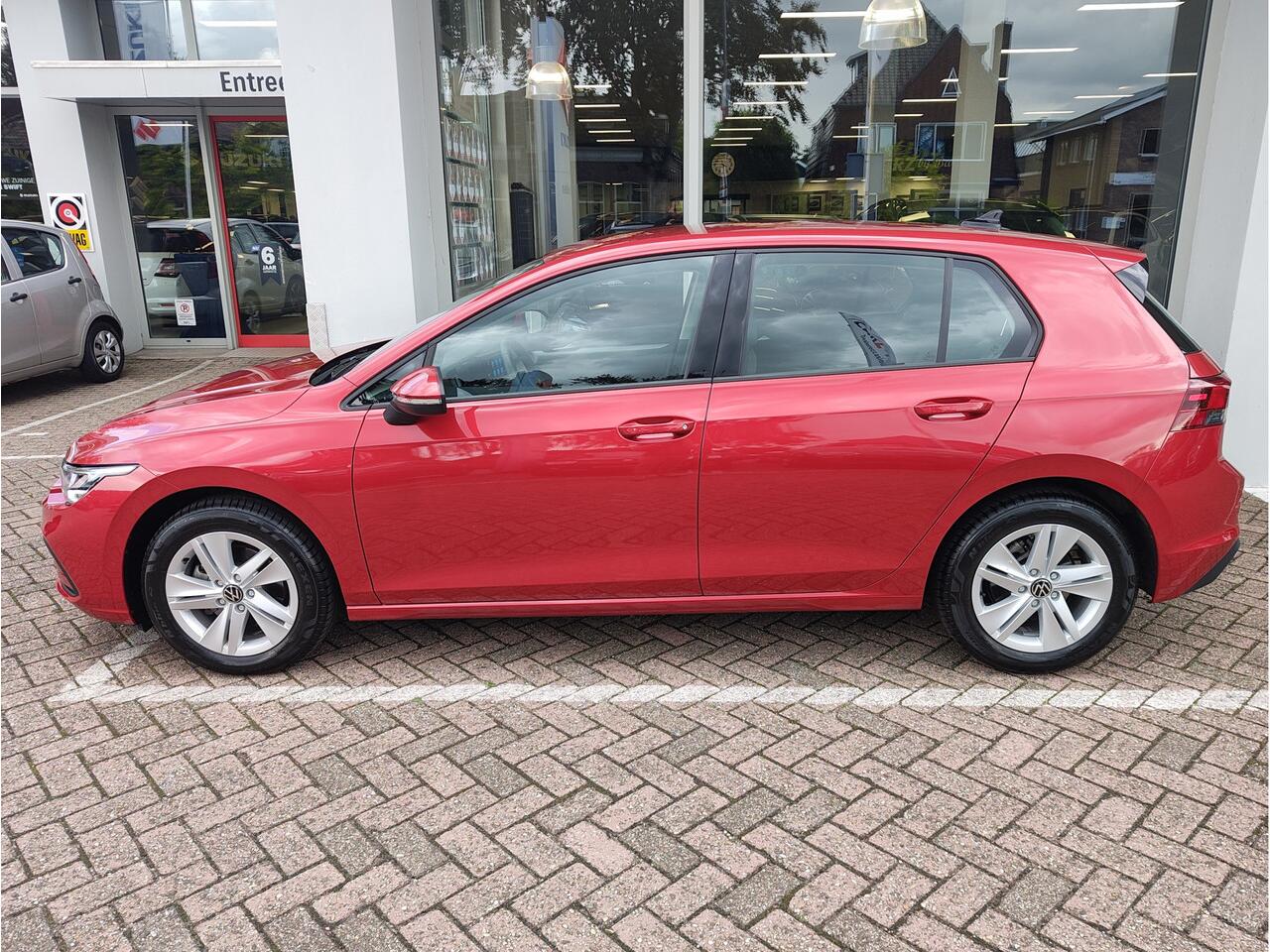 Volkswagen GOLF 1.0 eTSI LIFE AUTOMAAT nú een SUPERDEAL! | Virtual Cockpit | Carplay/Android