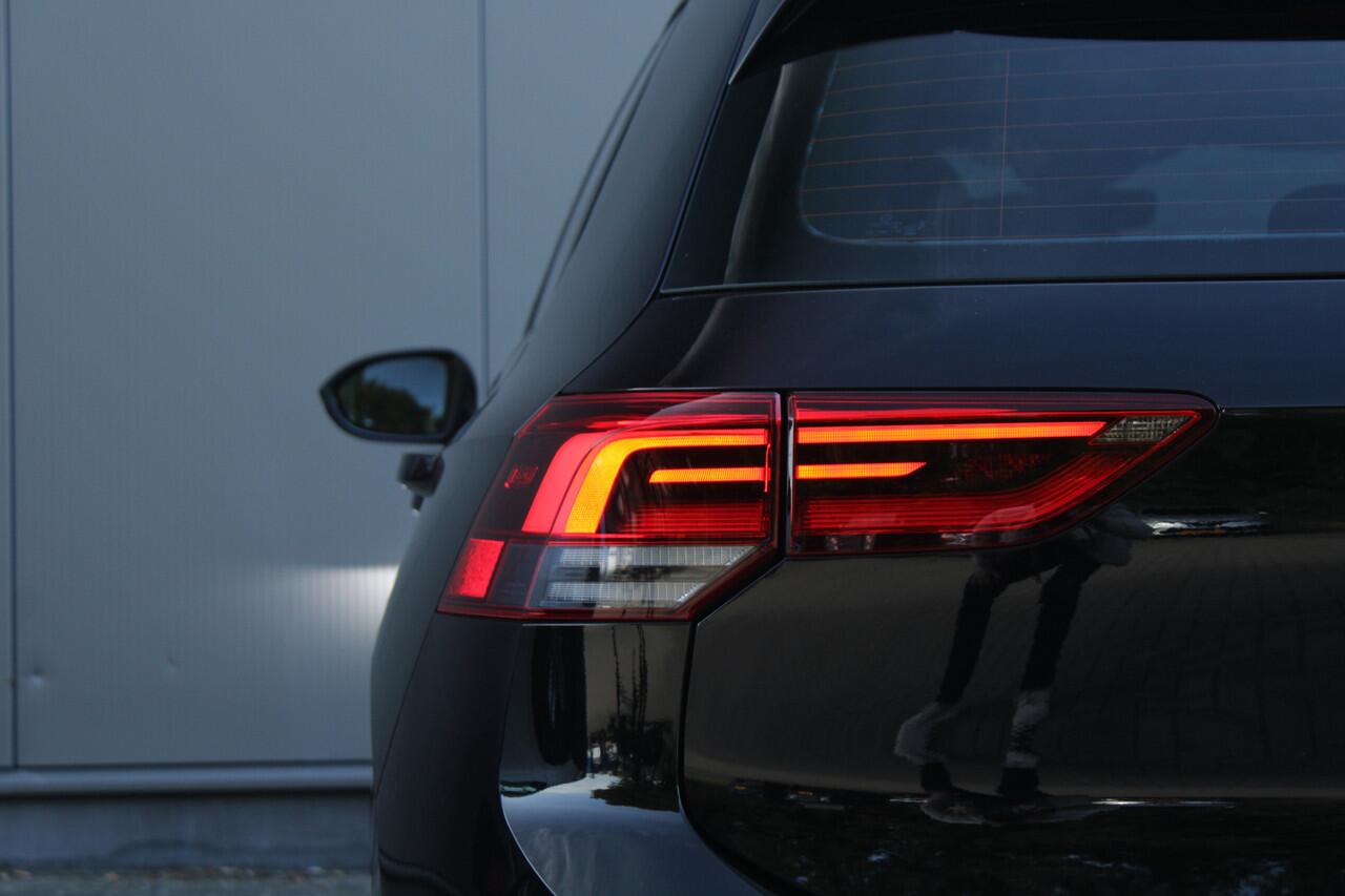 Volkswagen GOLF 1.0 eTSI 110pk DSG Automaat Life Business | Ergo massage stoel | Camera | LED Plus | Navigatie | Digital Cockpit | Draadloze telefoonlader