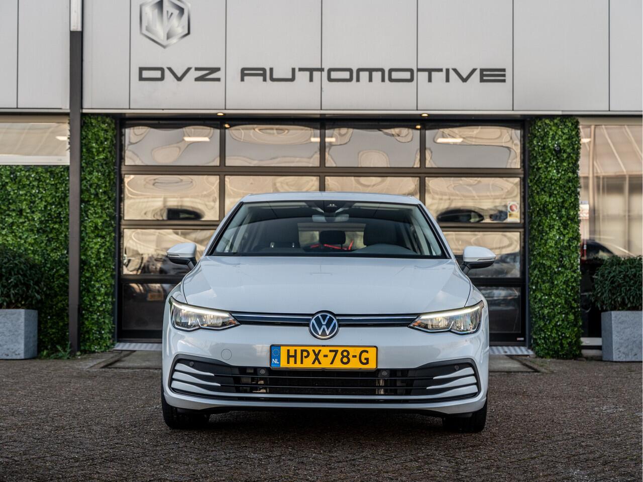 Volkswagen GOLF 8 1.5 TSI 130PK Life | Ambient | Carplay | Lounge |