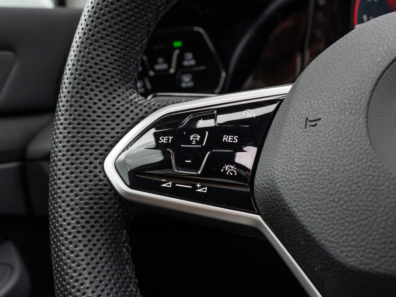 Volkswagen GOLF 2.0 TSI GTI UNIEK HANDBAK!! PANO STANDKACHEL CAMERA DODEHOEK IQ LIGHT