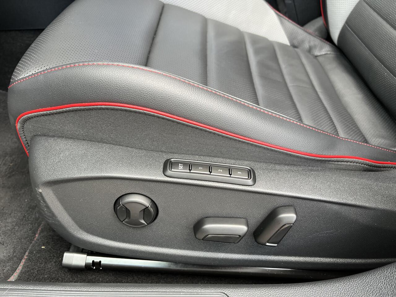 Volkswagen GOLF 2.0 TSI GTI / AUTOMAAT/ GARANTIE TM 01-2027/ PANO/ HARMAN-KARDON/ STANDKACHEL/ CAMERA/ HEAD-UP DISPLAY/ DODE HOEK/ MEMORY SEATS/ STOELVERWARM. V EN A/ STOEL VENTILATIE/ KEYLESS/ APP CONNECT/ NAVI