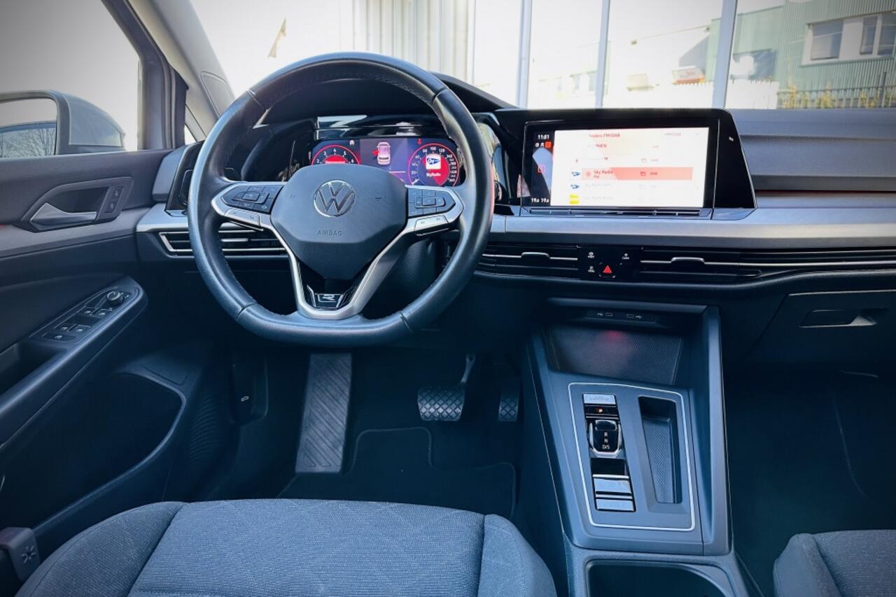 Volkswagen GOLF 1.0 eTSI Life | R-LINE PAKKET | LED | CARPLAY | VIRTUAL DASH