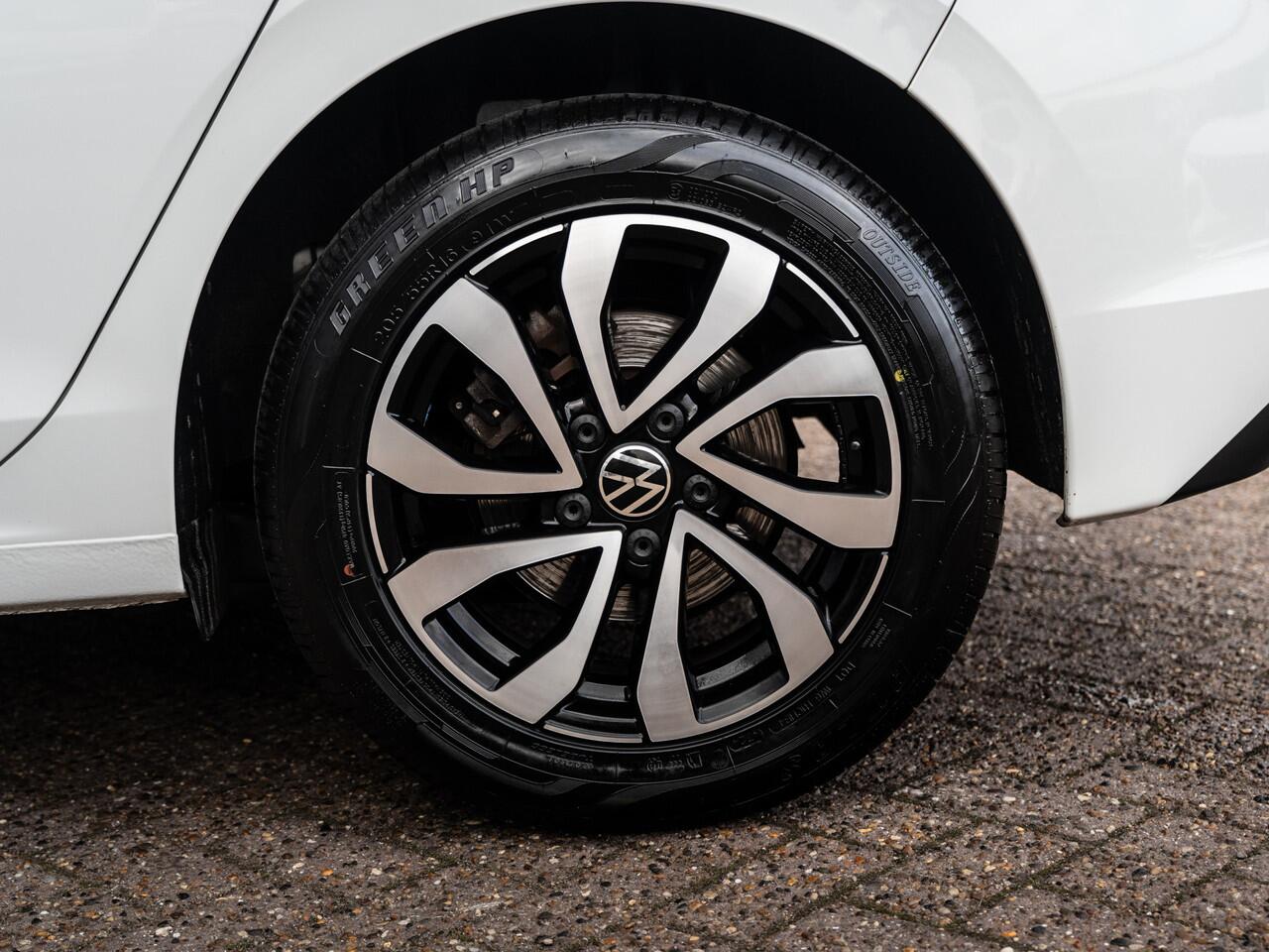 Volkswagen GOLF 1.0 eTSI DSG Active | ACC | Ambient | Carplay |