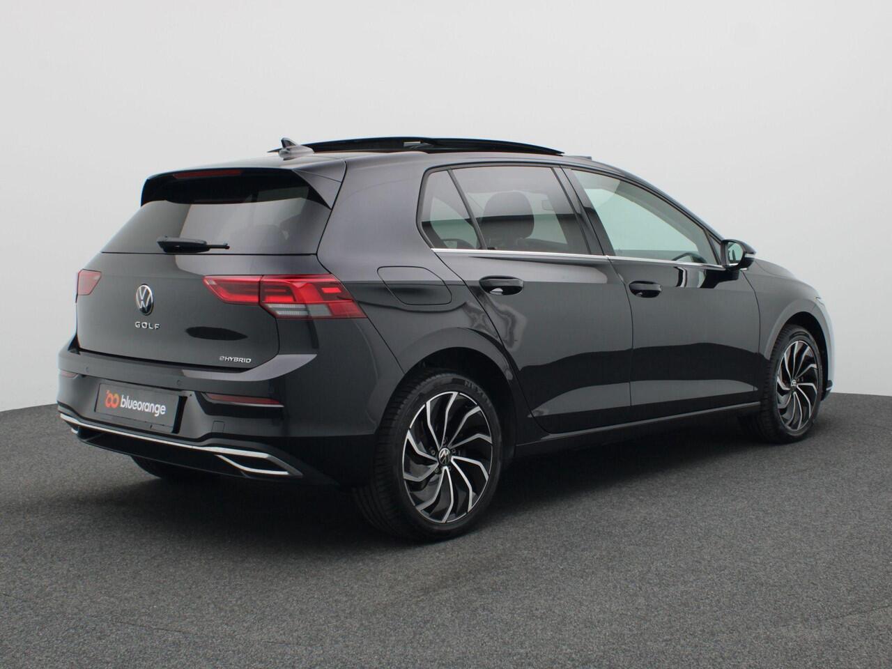 Volkswagen GOLF 1.4 eHybrid Style 204PK DSG achteruitrijcamera, elek. verstelbare voorstoel, side assist, panorama-dak, , voorstoel met massagefunctie, stuur-stoelverwarming, 17" lichtmetaal, navigatie