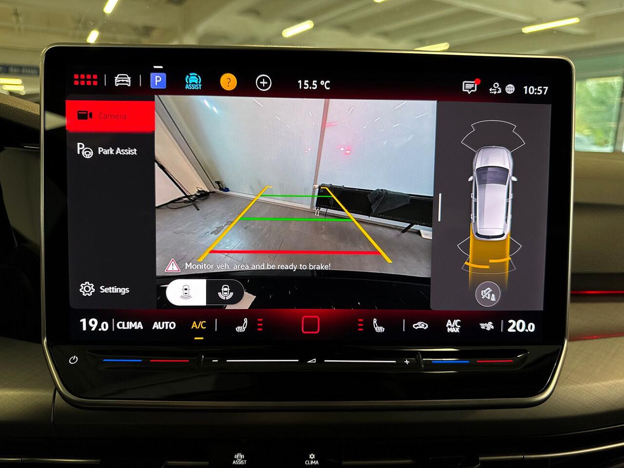 Volkswagen GOLF 1.5 eTSI 110pk Life Edition Achteruitrijcamera / Koplampverlichting led plus / 17 inch lichtmetaal / Voorstoelen verwarmbaar