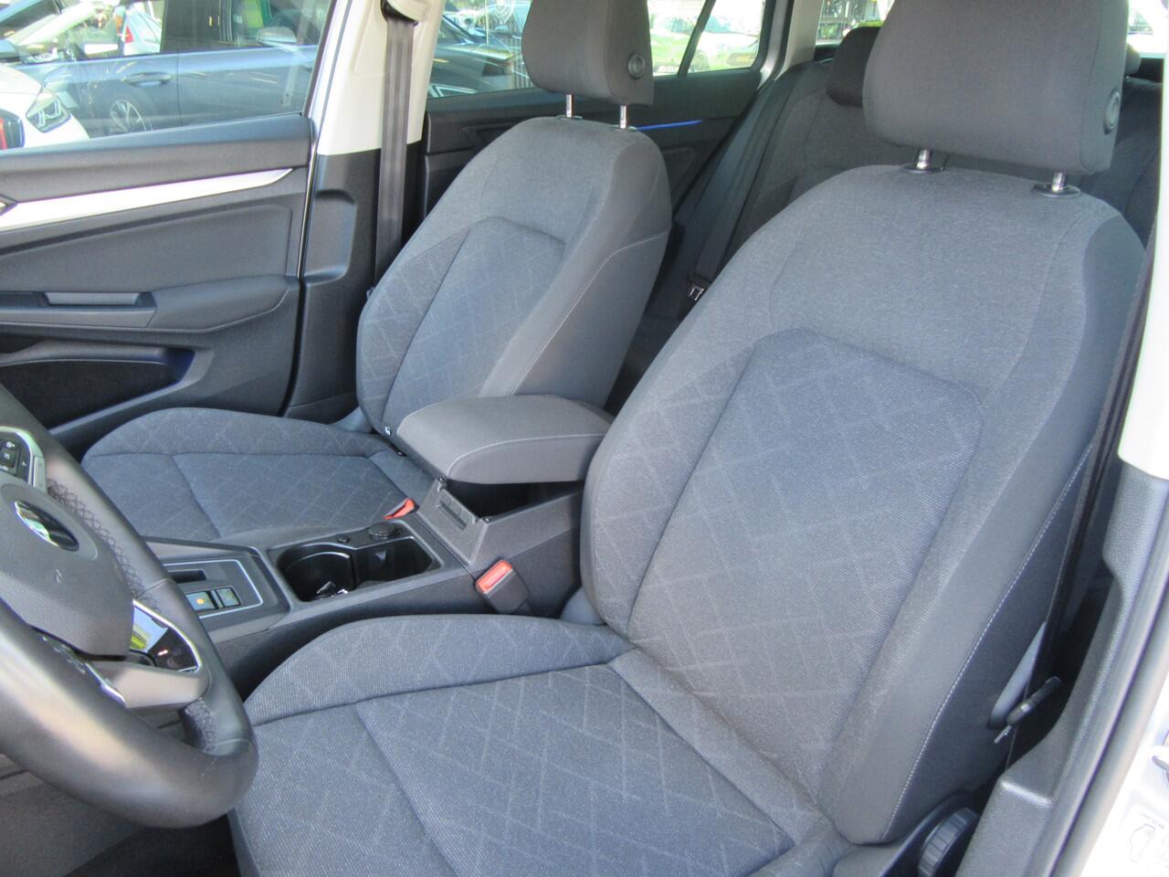 Volkswagen GOLF Variant 1.0 eTSI DSG Life, Navigatie, Camera, Standverw. 18 Inch