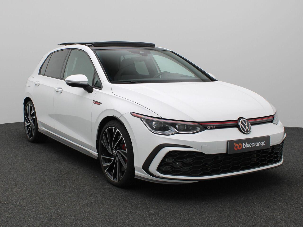 Volkswagen GOLF 2.0 TSI GTI 245PK DSG Pano-Schuifdak, Matrix-LED, Head-up Display, Dodehoek Sensor, Achterruitrijcamera, Adaptieve Cruise Control, Stoel-Stuurverwarming, 19" LM Velgen