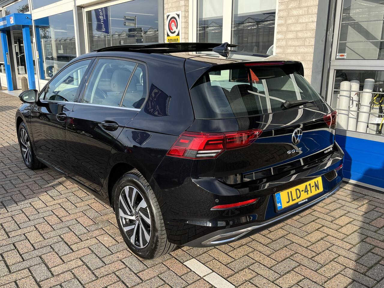 Volkswagen GOLF 1.4 eHybrid Style / AUTOMAAT/ PANO/ PARK. SENSOREN/ MEMORY SEATS/ ERGO ACTIVE/ STOEL-STUURVERWARM./ IQ. LIGHT/ ADAPT. CRUISE/ APP-CONNECT/ NAVI/ CLIMA/ 16" LMV