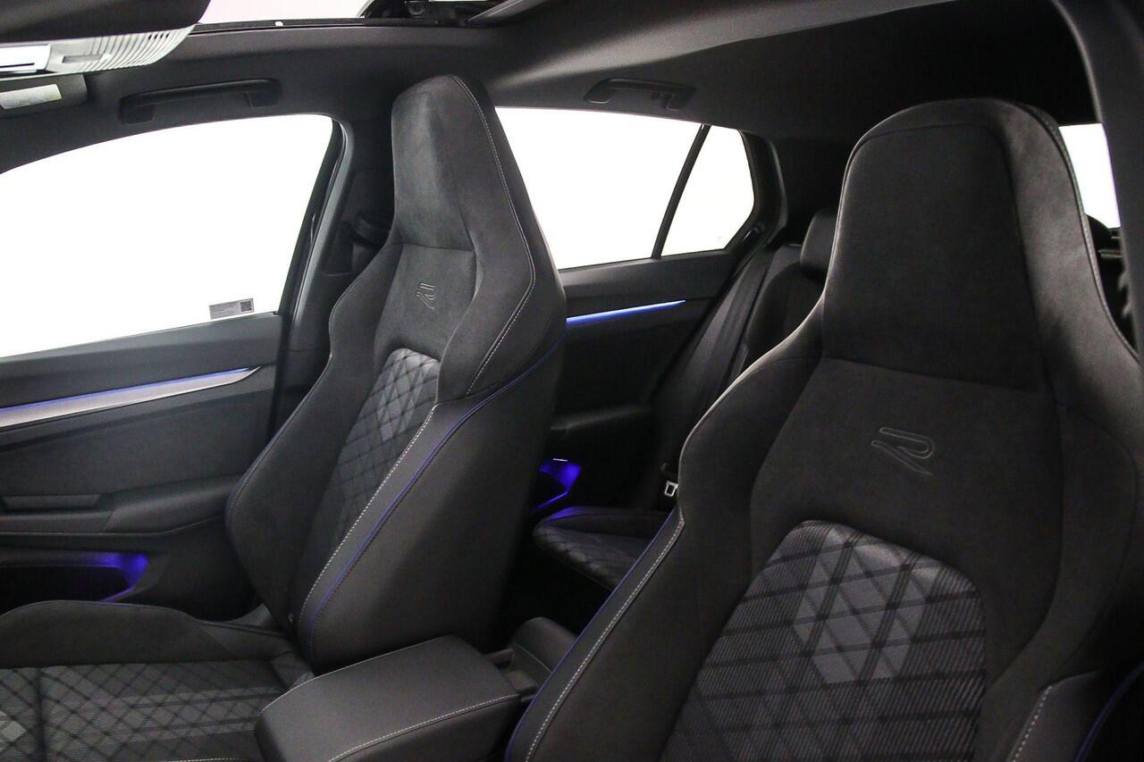 Volkswagen GOLF R-Line Edition 1.5 eTSI 150pk DSG Automaat Panoramadak, Harman Kardon audio, Adaptive cruise control, Achteruitrijcamera, LED matrix koplampen
