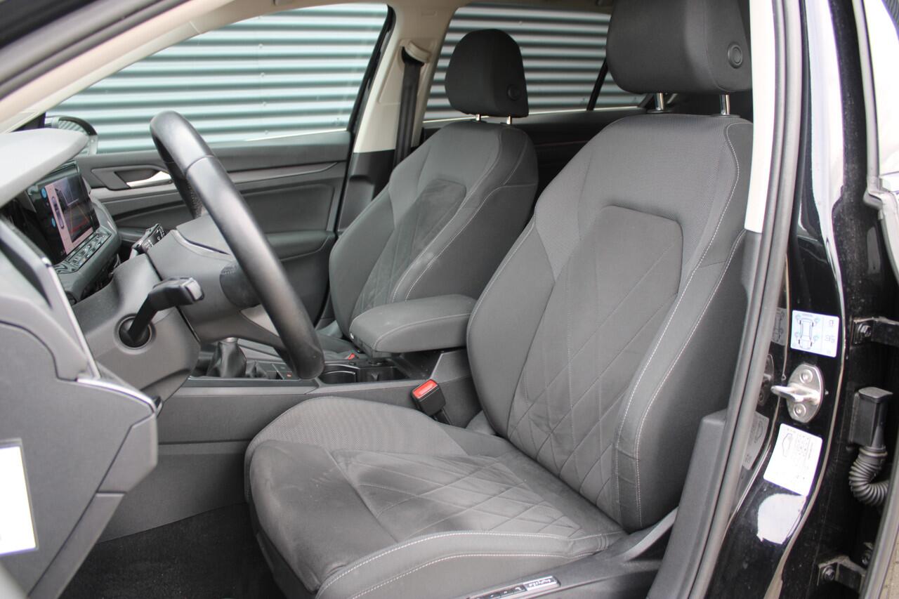 Volkswagen GOLF 1.5 TSI Style Alcantara Full-Led Navigatie Adaptive-Cruise Camera Massage Trekhaak