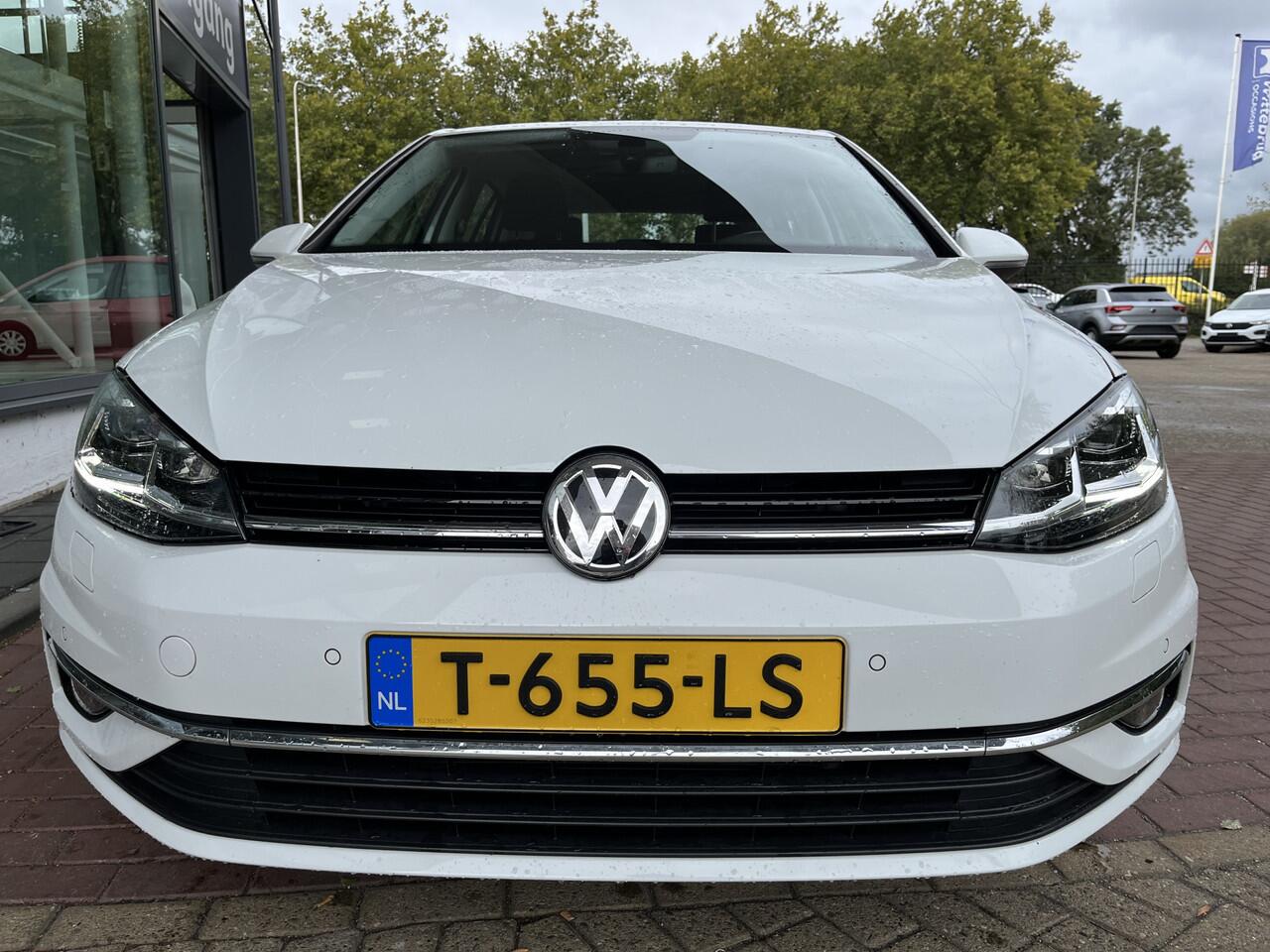 Volkswagen GOLF 1.0 TSI Highline / Led verlichting / Stoelverwarming / PDC / Alcantara / Navi / Adaptive cruise