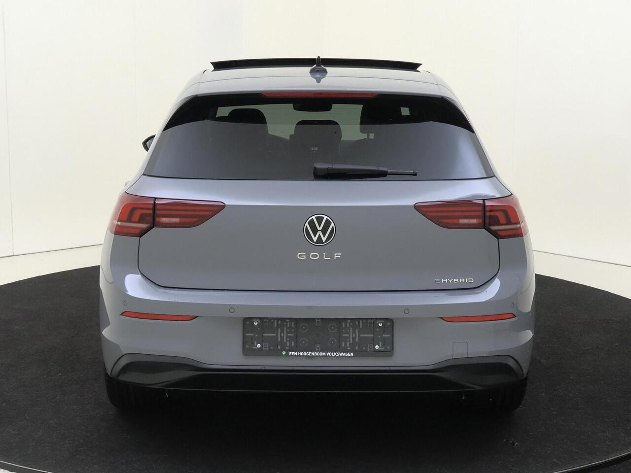 Volkswagen GOLF Life Edition eHybrid | 'App-Connect' draadloze smartphone integratie | Achterbank in ongelijke delen neerklapbaar incl. middenarmsteun en doorlaadmogelijkheid | Afstandscontrolesysteem (Front Assist)