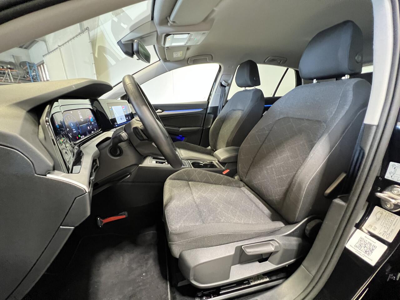 Volkswagen GOLF 1.0 eTSI Life | Navigatie/Android/Apple Carplay | LM Velgen 16" | Cruise Control Adaptief | Voorstoelen Verwarmd | Airco |