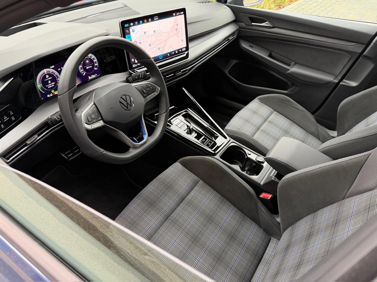 Volkswagen GOLF 1.5 eHybrid GTE 272pk | Black Style | IQ light | Camera | Head-up | Rijklaar incl. garantie